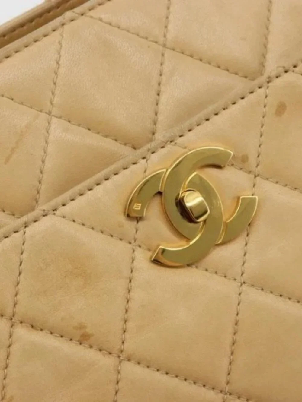 CHANEL Matelasse Shoulder Bag Lamb Skin Beige Gold CC Auth bs23120